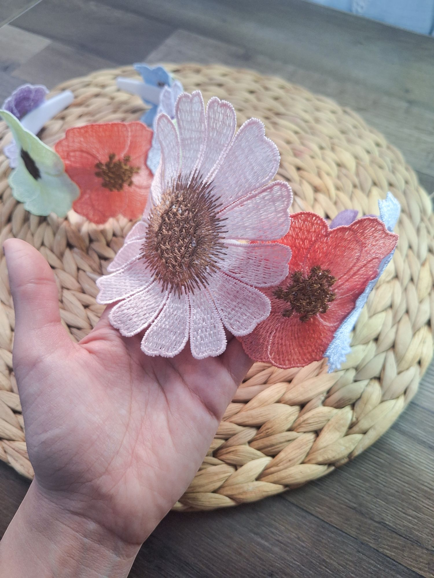 Diadema Flores Bordadas Multi Pastel