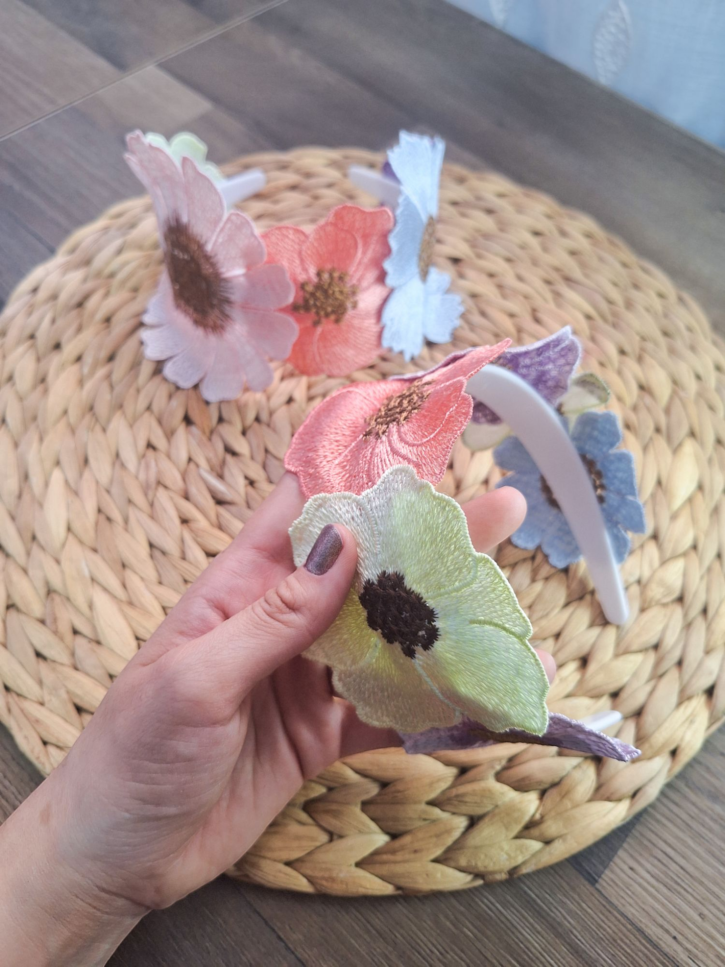 Diadema Flores Bordadas Multi Pastel